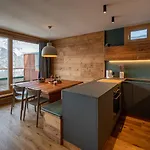Luxury 9-bed Steps From Slopes With Parking & Box شقة Mollieres