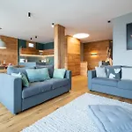 Luxury 9-bed Steps From Slopes With Parking & Box * Mollieres