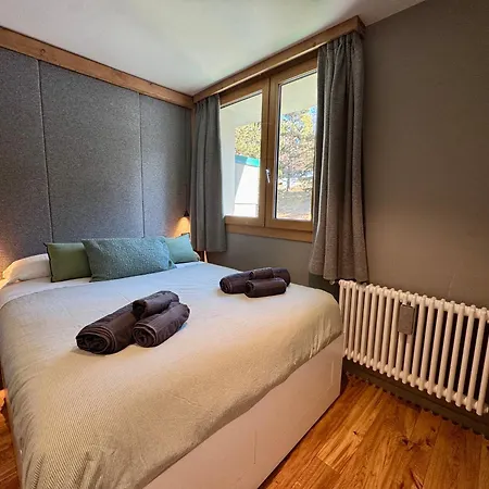 Luxury 9-bed Steps From Slopes With Parking & Box Mollieres