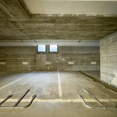 Appartamento Luxury 9-bed Steps From Slopes With Parking & Box Mollieres