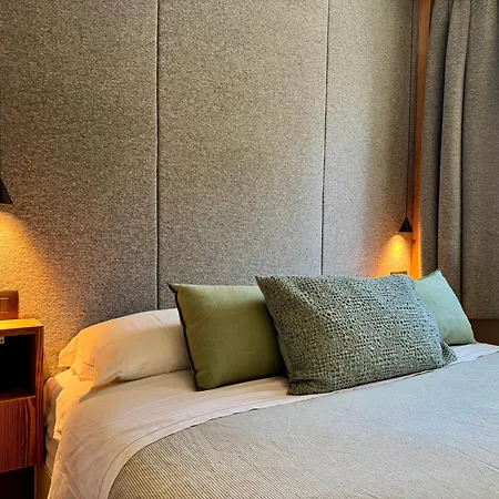 Luxury 9-bed Steps From Slopes With Parking & Box *