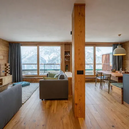 Luxury 9-bed Steps From Slopes With Parking & Box Apartamento