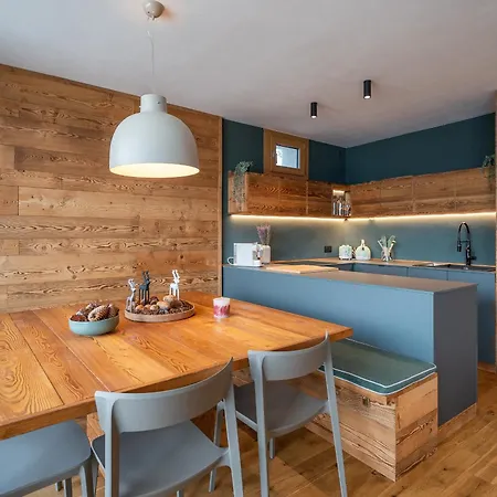 Luxury 9-bed Steps From Slopes With Parking & Box 아파트 *