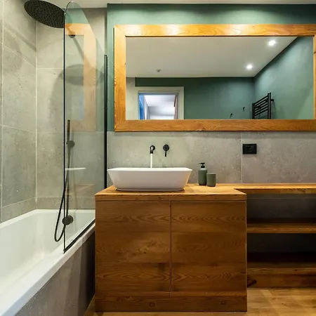 Luxury 9-bed Steps From Slopes With Parking & Box Mollieres