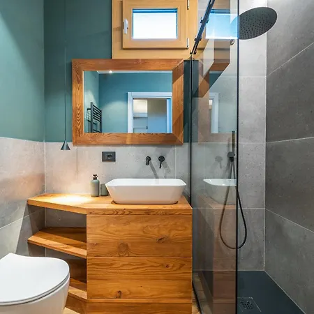 Luxury 9-bed Steps From Slopes With Parking & Box Mollieres