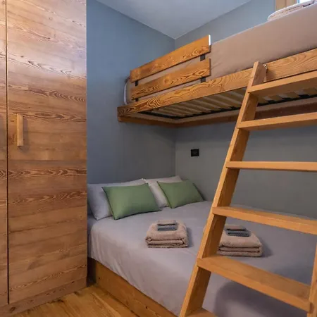 Luxury 9-bed Steps From Slopes With Parking & Box