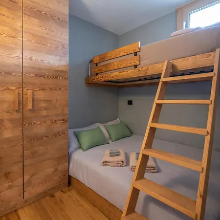 Luxury 9-bed Steps From Slopes With Parking & Box Apartamento *