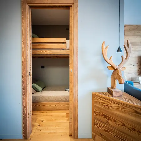 Luxury 9-bed Steps From Slopes With Parking & Box Appartement