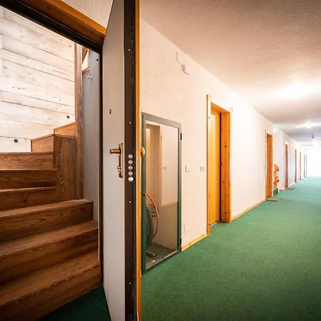 Luxury 9-bed Steps From Slopes With Parking & Box 아파트 *