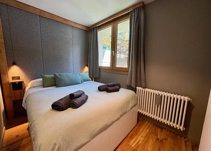 Luxury 9-bed Steps From Slopes With Parking & Box Mollieres