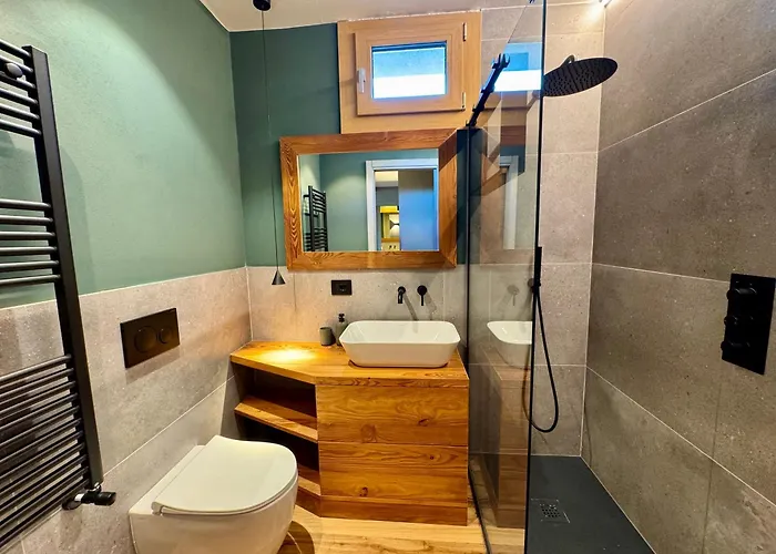 Luxury 9-bed Steps From Slopes With Parking & Box Appartement Mollieres