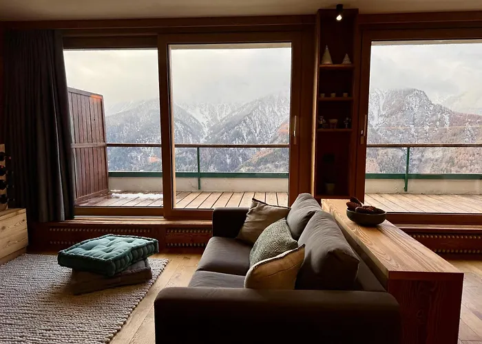 Luxury 9-bed Steps From Slopes With Parking & Box Appartement *