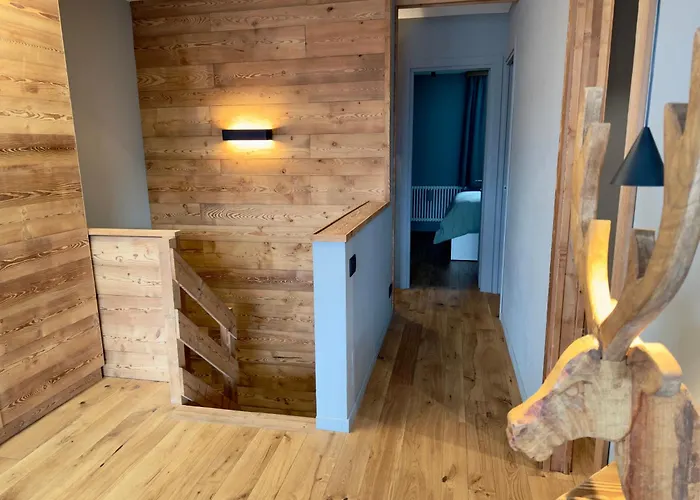 Luxury 9-bed Steps From Slopes With Parking & Box Mollieres