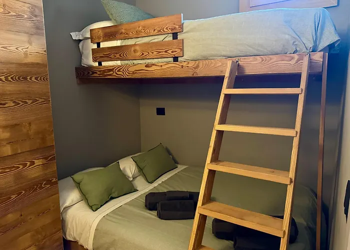 Luxury 9-bed Steps From Slopes With Parking & Box Appartement