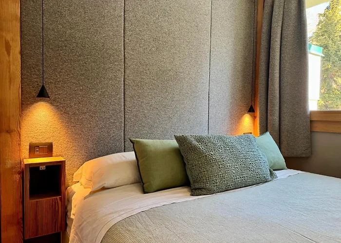 Luxury 9-bed Steps From Slopes With Parking & Box *