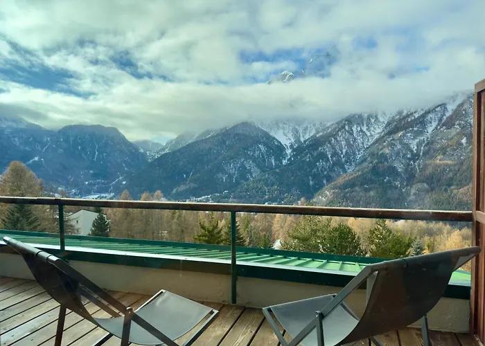 Luxury 9-bed Steps From Slopes With Parking & Box Appartamento