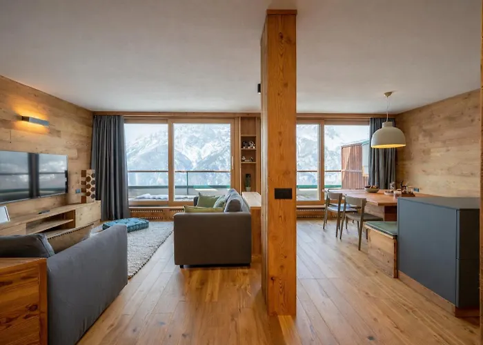 Luxury 9-bed Steps From Slopes With Parking & Box 아파트
