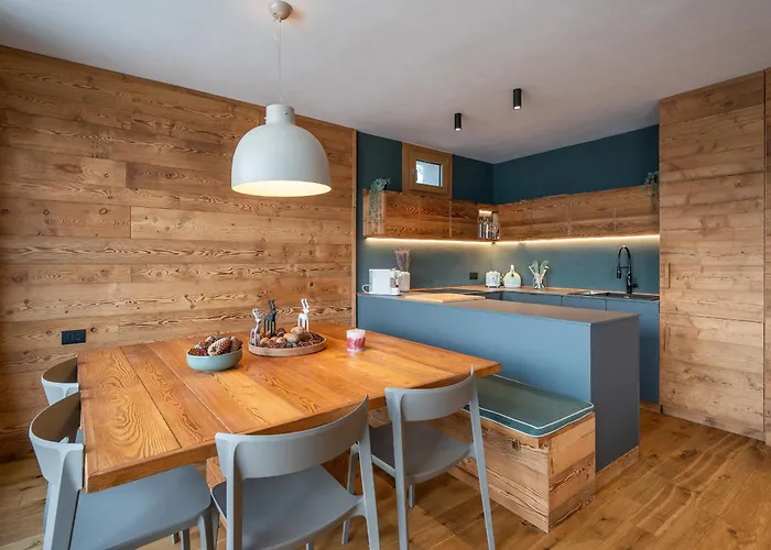 Luxury 9-bed Steps From Slopes With Parking & Box 아파트 *