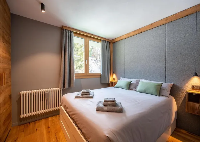Luxury 9-bed Steps From Slopes With Parking & Box *