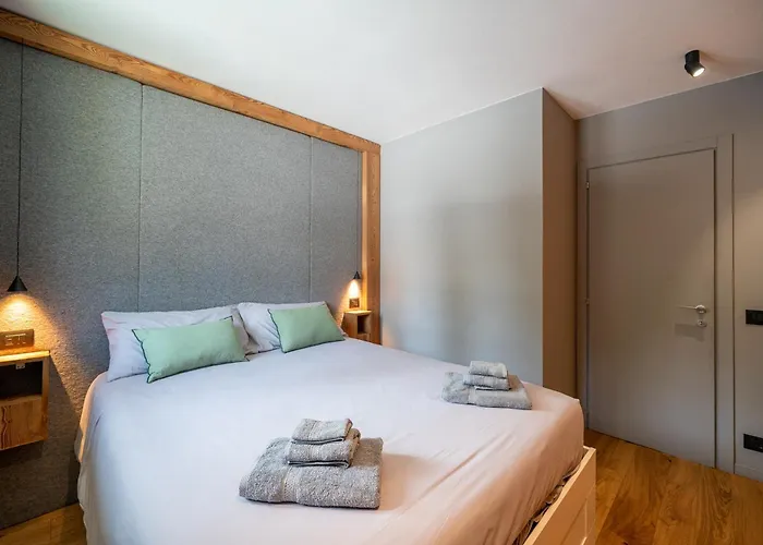 Luxury 9-bed Steps From Slopes With Parking & Box 아파트 *