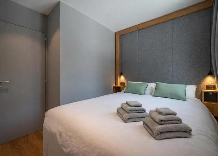 Luxury 9-bed Steps From Slopes With Parking & Box 아파트 Mollieres