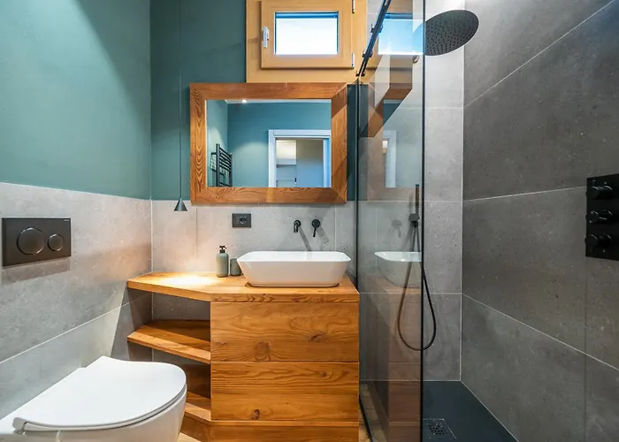 Luxury 9-bed Steps From Slopes With Parking & Box Mollieres