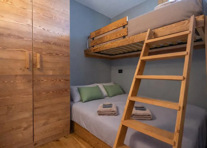 Luxury 9-bed Steps From Slopes With Parking & Box