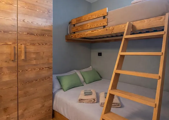 Luxury 9-bed Steps From Slopes With Parking & Box 아파트 *