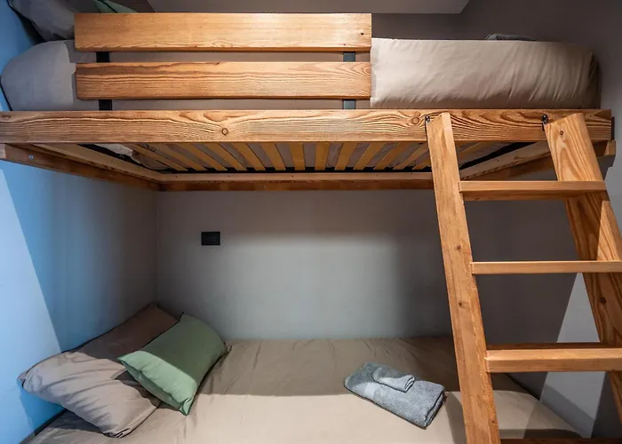 Luxury 9-bed Steps From Slopes With Parking & Box * Mollieres