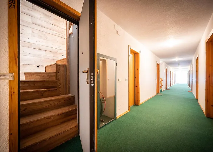 Luxury 9-bed Steps From Slopes With Parking & Box 아파트 *